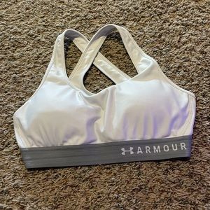 white under amour sports bra